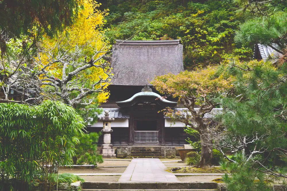 紅葉の円覚寺の境内