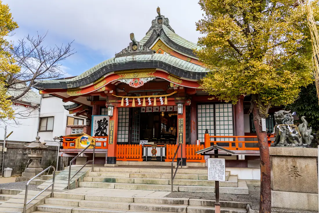 阿倍王子神社の拝殿と狛犬