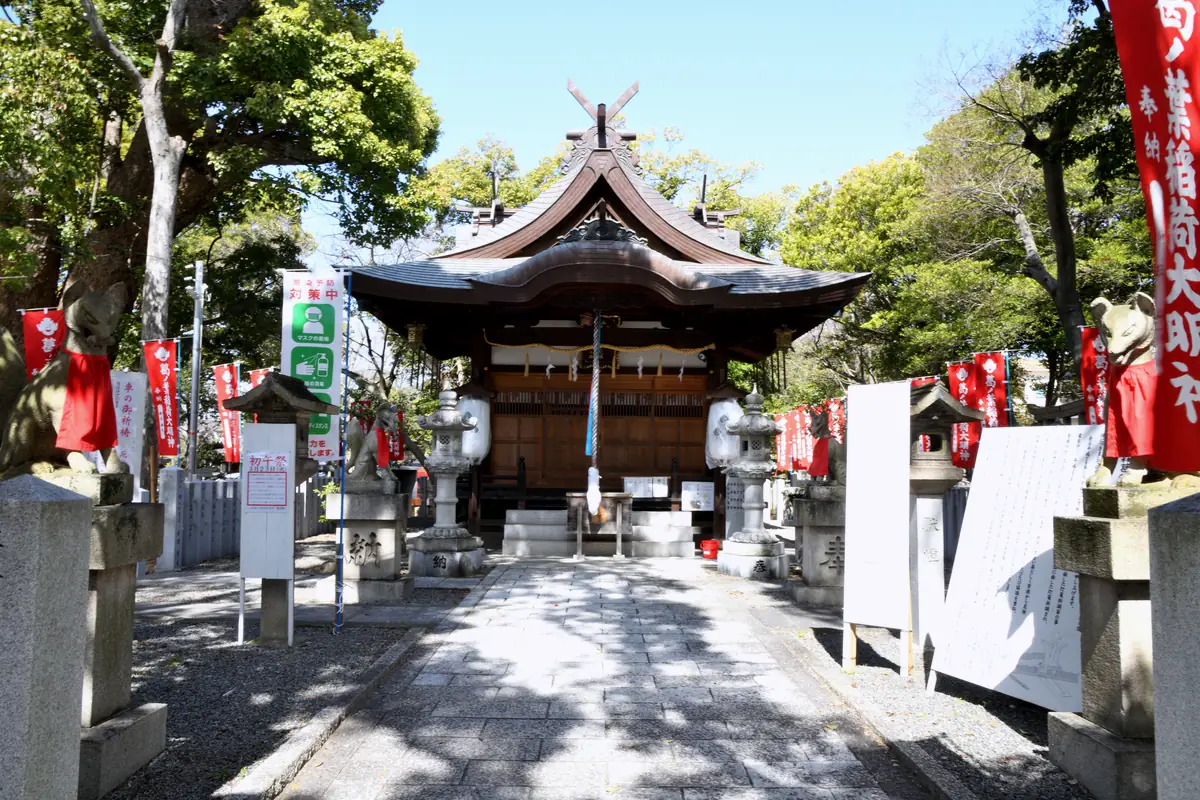 信太森葛葉稲荷神社の拝殿