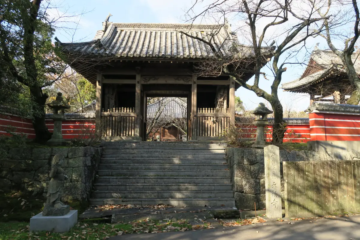 香川県高松市香南町の天福寺の仁王門